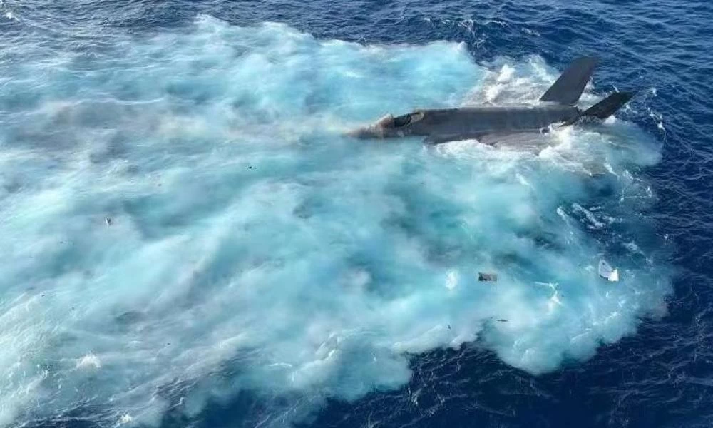 Το αμερικανικό ναυτικό χρησιμοποίησε «κινεζική τεχνογνωσία» για να ανασύρει τα συντρίμμια του F-35C Stealth Fighter Jet